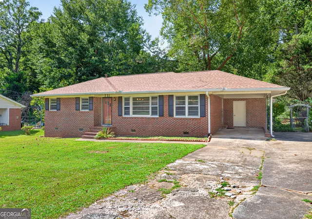 Photo 3 of Sale Pending at 1305 Greenview Dr, Griffin, GA 30224 | MLS# 10830425 | Listing updated on 2026-08-31