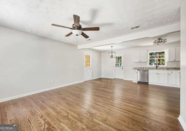 4th image of 4220 Kent Dr, Powder Springs, GA 30127 | MLS# 10790131