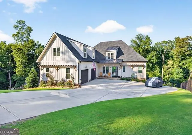 Photo 1 of Mansion for sale at 4204 Bayridge Dr, Gainesville, GA 30506 | MLS# 10795158 | Listing updated on 2026-09-03