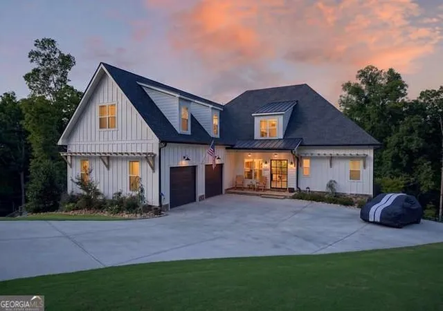 Photo 2 of Mansion for sale at 4204 Bayridge Dr, Gainesville, GA 30506 | MLS# 10795158 | Listing updated on 2026-09-03