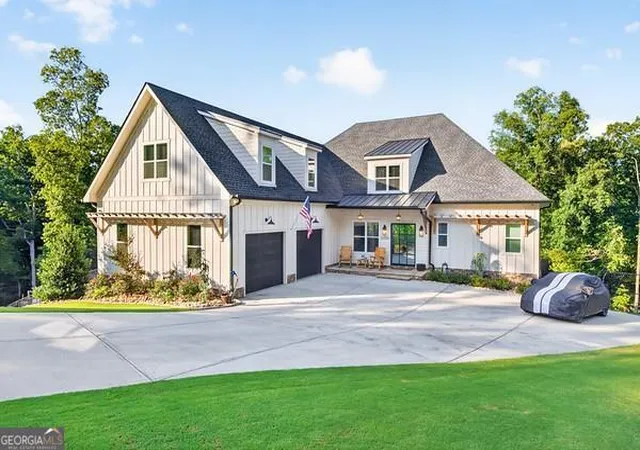 Photo 3 of Mansion for sale at 4204 Bayridge Dr, Gainesville, GA 30506 | MLS# 10795158 | Listing updated on 2026-10-07
