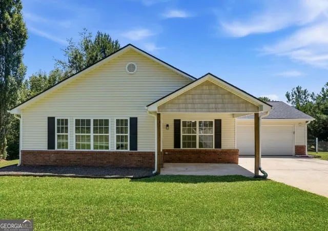 Photo 2 of Sale Pending at 275 Jack Russell Rd, Newnan, GA 30263 | MLS# 10788893 | Listing updated on 2026-08-26