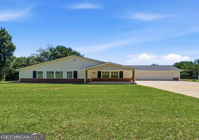 Photo 3 of Sale Pending at 275 Jack Russell Rd, Newnan, GA 30263 | MLS# 10788893 | Listing updated on 2026-08-26