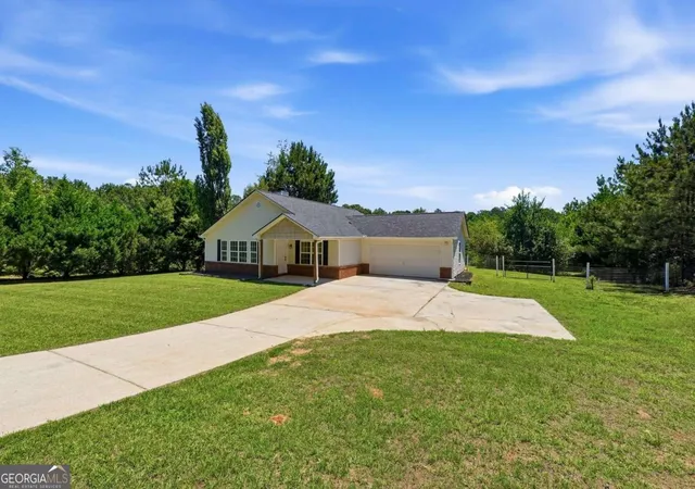 Photo 3 of Sale Pending at 275 Jack Russell Rd, Newnan, GA 30263 | MLS# 10788893 | Listing updated on 2026-08-26