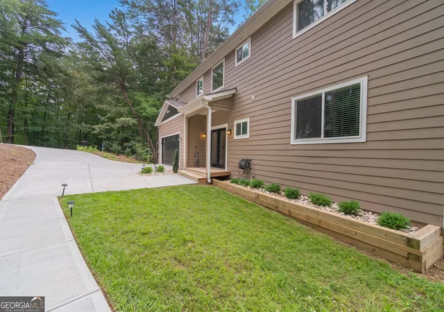 Photo 3 of Single family home for sale at 418 Wilfar Strasse, Helen, GA 30545 | MLS# 10819058 | Listing updated on 2026-08-18
