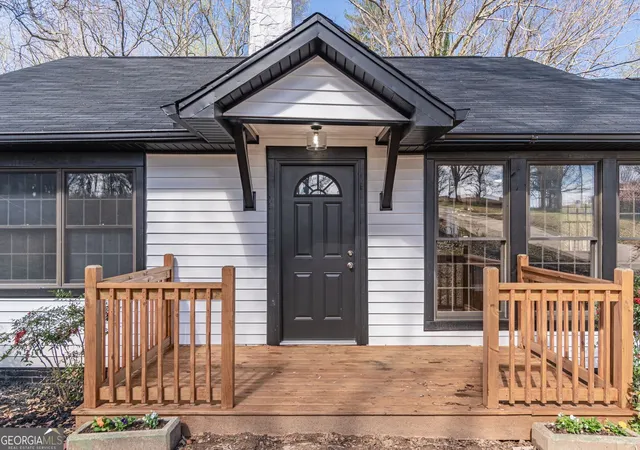 Photo 3 of Sale Pending at 1203 E Ridge Rd, Gainesville, GA 30501 | MLS# 10708202 | Listing updated on 2026-09-11