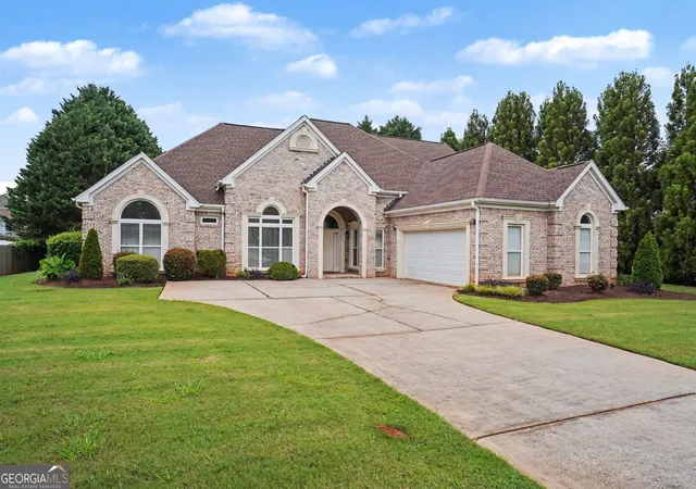 Photo 2 of Sale Pending at 1086 Rowanshyre Cir, Mcdonough, GA 30253 | MLS# 10808396 | Listing updated on 2026-09-14