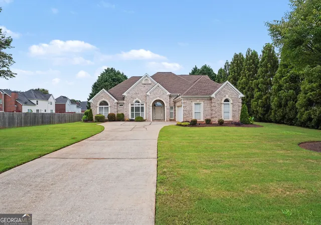 Photo 3 of Sale Pending at 1086 Rowanshyre Cir, Mcdonough, GA 30253 | MLS# 10808396 | Listing updated on 2026-09-14