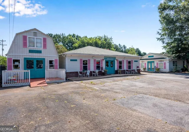 Photo 3 of Single family home for sale at 8024 E Cherokee Dr, Canton, GA 30115 | MLS# 10576327 | Listing updated on 2026-09-28