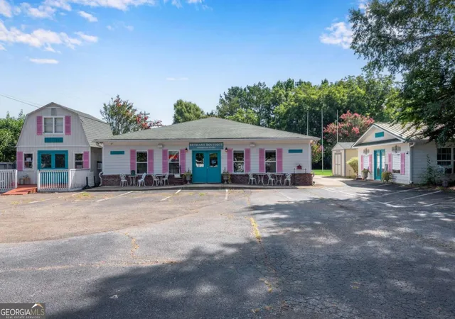 Photo 4 of Single family home for sale at 8024 E Cherokee Dr, Canton, GA 30115 | MLS# 10576327 | Listing updated on 2026-09-28