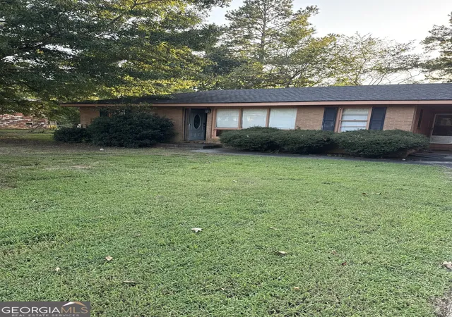 Photo 1 of Sale Pending at 8 Ridge Dr Sw, Rome, GA 30165 | MLS# 10834050 | Listing updated on 2026-10-28