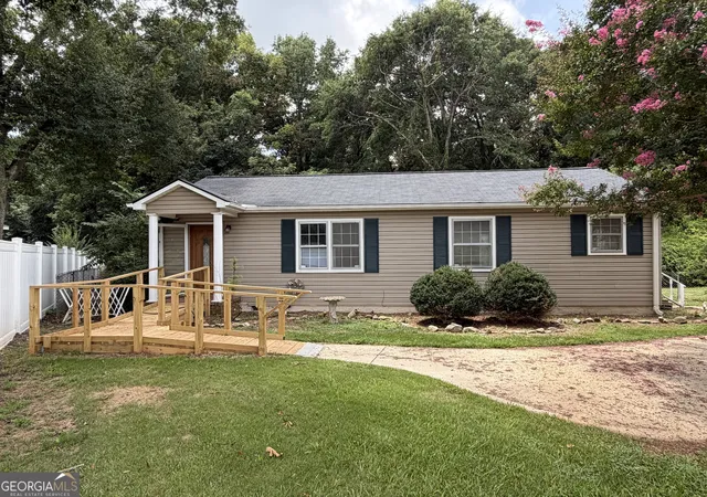 1st image of 230 Glendale Dr, Hartwell, GA 30643 | MLS# 10731491