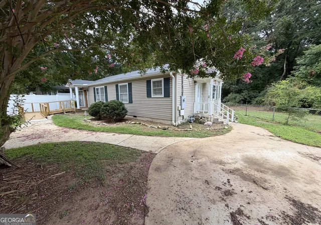 Photo 3 of Single family home for sale at 230 Glendale Dr, Hartwell, GA 30643 | MLS# 10731491 | Listing updated on 2026-09-20