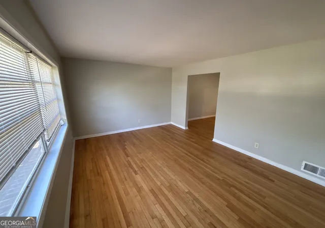 Photo 4 of Single family home for sale at 3673 Glen Fls Dr, Decatur, GA 30032 | MLS# 10694902 | Listing updated on 2026-09-02