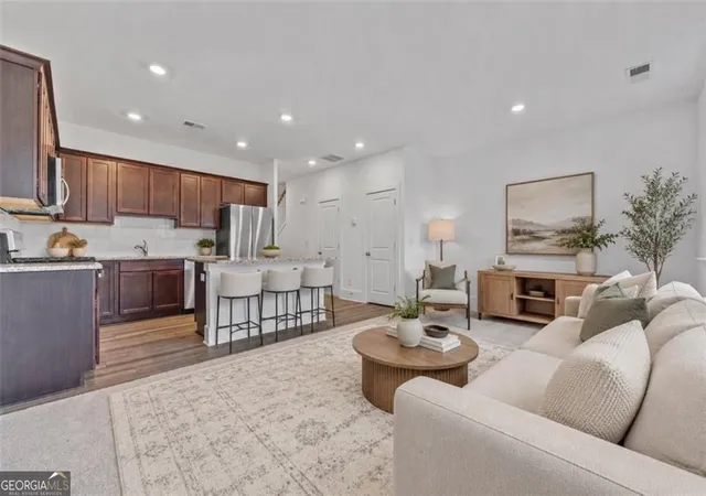 Photo 3 of Sale Pending at 1512 Parks Edge Ln Nw, Atlanta, GA 30318 | MLS# 10818560 | Listing updated on 2026-09-18