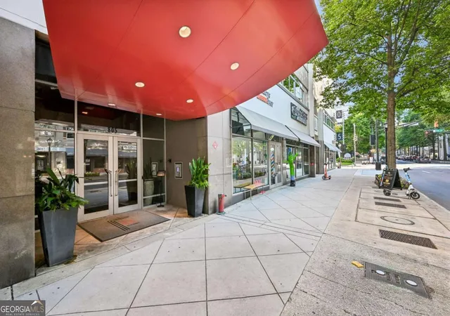 Listing Photo 3 - Condo for sale in building located at 805 Peachtree St Ne, Atlanta, GA 30308 - Unit #501