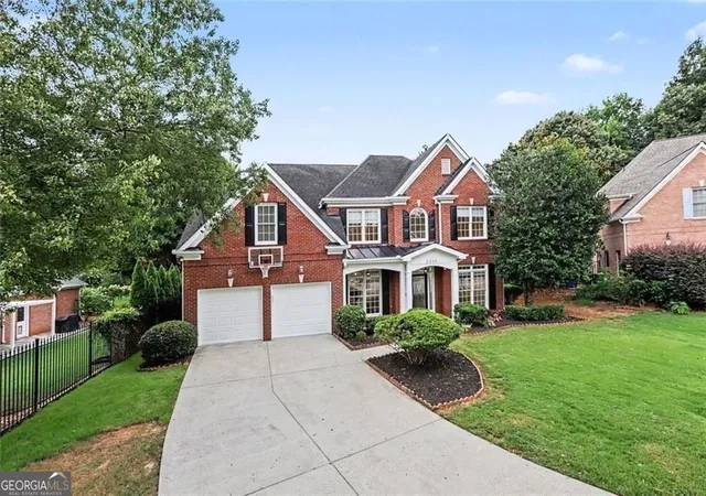 Photo 2 of Sale Pending at 2335 Oakshire Ct, Decatur, GA 30033 | MLS# 10821211 | Listing updated on 2026-09-12