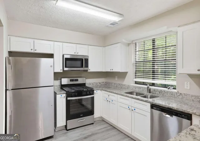 Photo 4 of Sale Pending at 580 Wilson Ml Rd SW, Atlanta, GA 30331 | MLS# 10776494 | Listing updated on 2026-09-11