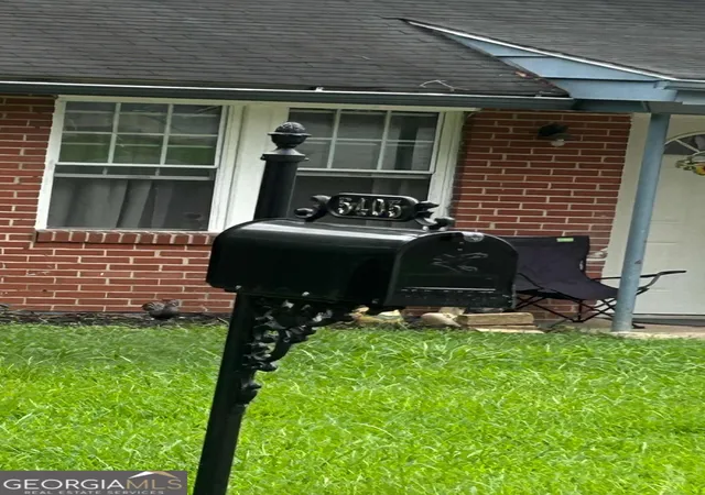 Photo 4 of Single family home for sale at 5405 Lee Cir, Forest Park, GA 30297 | MLS# 10820547 | Listing updated on 2026-09-23