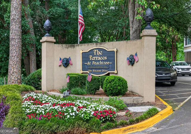 2nd image of 1 Biscayne Dr Nw, Atlanta, GA 30309