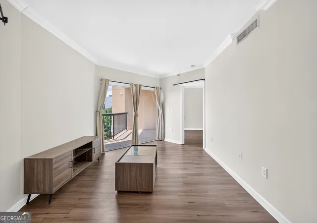 5th image of 1 Biscayne Dr Nw, Atlanta, GA 30309