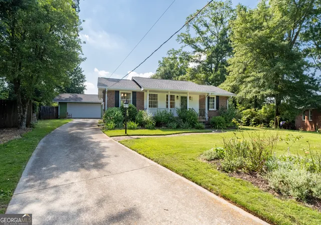 Photo 2 of Single family home for sale at 835 Alberson Ct, Decatur, GA 30033 | MLS# 10783650 | Listing updated on 2026-08-28