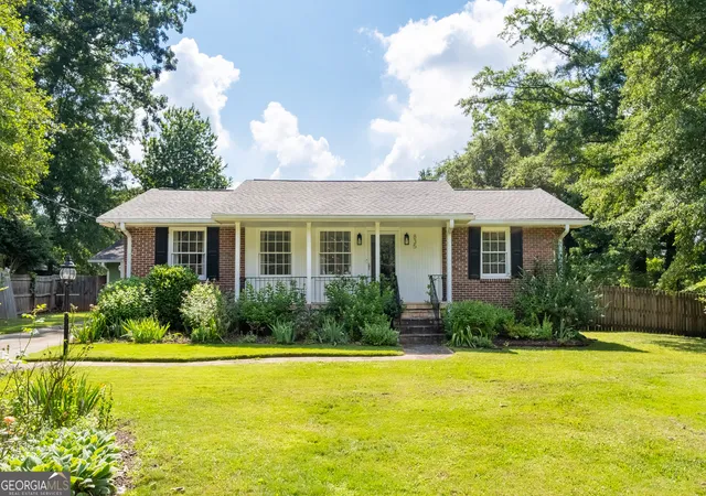 Photo 4 of Single family home for sale at 835 Alberson Ct, Decatur, GA 30033 | MLS# 10783650 | Listing updated on 2026-09-23