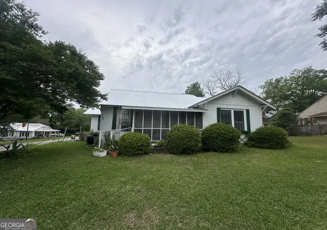 Homes for sale in Sylvania, GA | 204 S Hull St, Sylvania, GA 30467 | MLS# 10762494