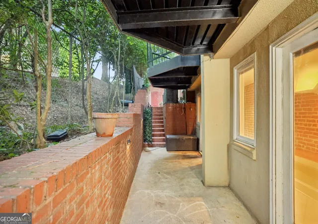 2nd image of 2840 Peachtree Rd Ne, Atlanta, GA 30305