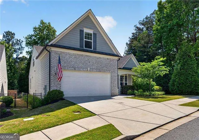 Photo 2 of Single family home for sale at 527 Margaret Ln, Woodstock, GA 30188 | MLS# 10817158 | Listing updated on 2026-09-18