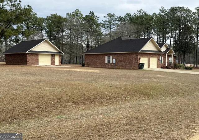 Homes for sale in Glennville, GA | 102 Oak Cir, Glennville, GA 30427 | MLS# 10724249