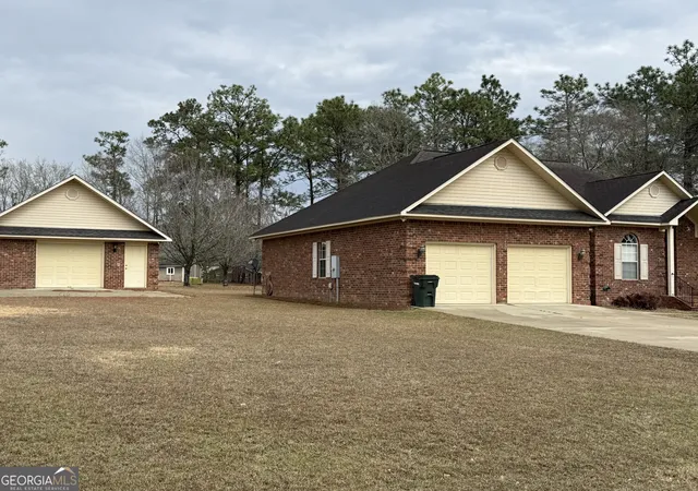 Homes for sale in Glennville, GA | 102 Oak Cir, Glennville, GA 30427 | MLS# 10724249