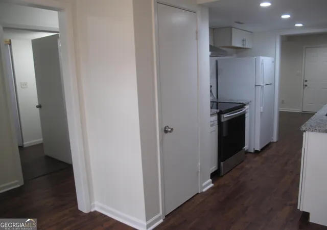Listing Photo 5 - Condo for sale in building located at 633 Gdn Walk Dr, Stone Mountain, GA 30083