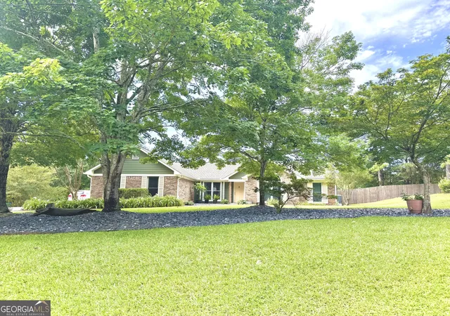 Photo 1 of Sale Pending at 100 Huntcliff Ct, Lagrange, GA 30240 | MLS# 10531868 | Listing updated on 2025-10-29