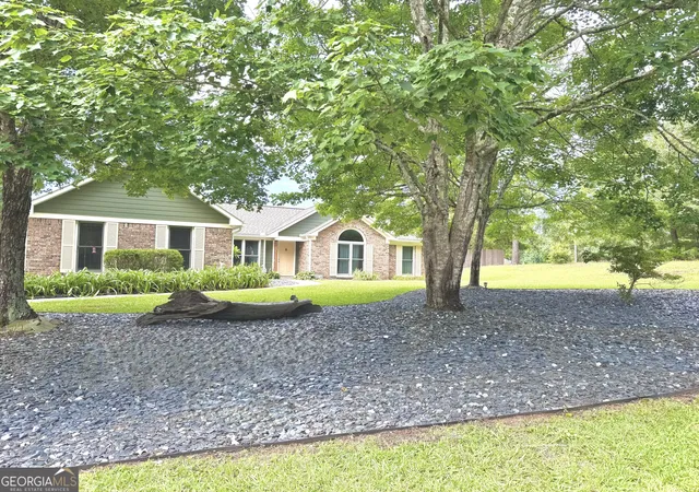 Photo 4 of Sale Pending at 100 Huntcliff Ct, Lagrange, GA 30240 | MLS# 10531868 | Listing updated on 2025-10-29