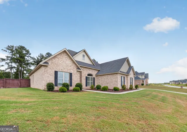 Photo 2 of Sale Pending at 240 Lannington Dr, Lizella, GA 31052 | MLS# 10821878 | Listing updated on 2026-08-22