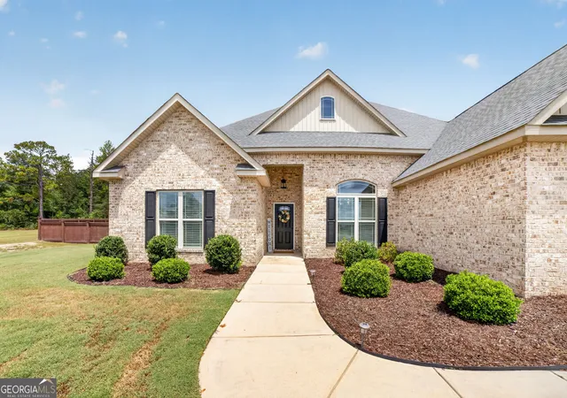 Photo 4 of Sale Pending at 240 Lannington Dr, Lizella, GA 31052 | MLS# 10821878 | Listing updated on 2026-08-22