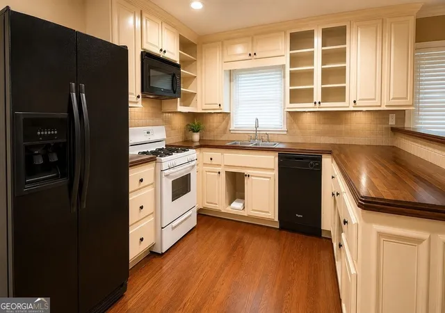 2nd image of 2732 Oldknow Dr Nw, Atlanta, GA 30318 | MLS# 10818069