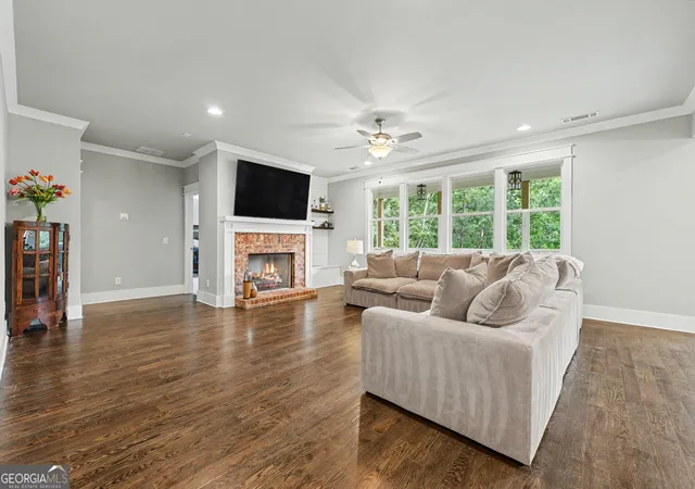Photo 4 of Single family home for sale at 5171 Glen Forrest Dr, Flowery Branch, GA 30542 | MLS# 10815975 | Listing updated on 2026-08-16