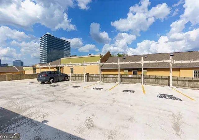 2nd image of 10 Perimeter Smt Blvd, Brookhaven, GA 30319