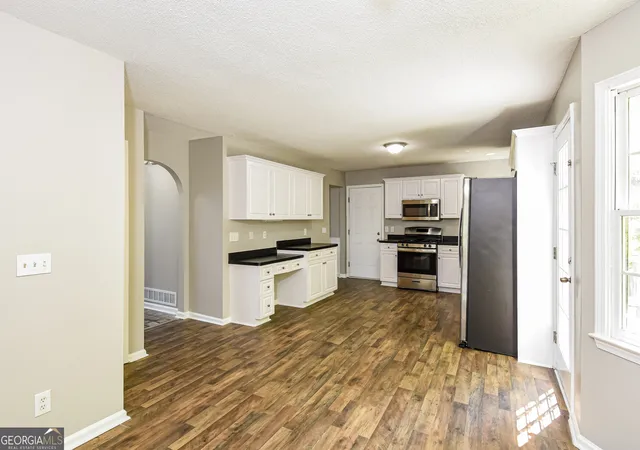 Photo 4 of Single family home for sale at 1016 Saddle Brooke Dr, Dallas, GA 30132 | MLS# 10776673 | Listing updated on 2026-09-25