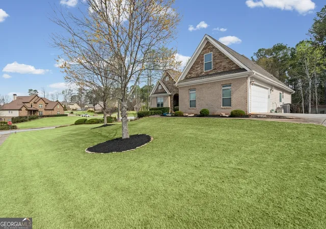 Photo 3 of Single family home for sale at 2405 Hickory Grv Dr, Monroe, GA 30656 | MLS# 10718953 | Listing updated on 2026-09-17