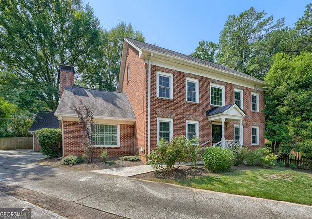 Photo 2 of Single family home for sale at 3115 Queens Walk NE, Atlanta, GA 30345 | MLS# 10816909 | Listing updated on 2026-09-12