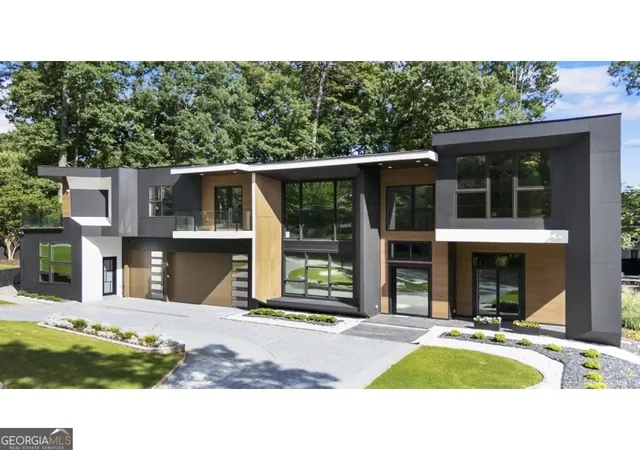 2nd image of 2401 Ne Greenglade, Atlanta, GA 30345 | MLS# 10784215