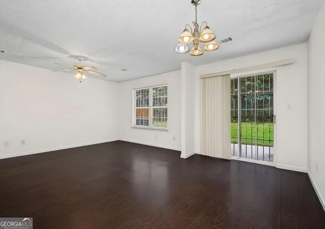 Photo 4 of Sale Pending at 330 Parkway Rd, Union City, GA 30291 | MLS# 10826261 | Listing updated on 2026-09-09
