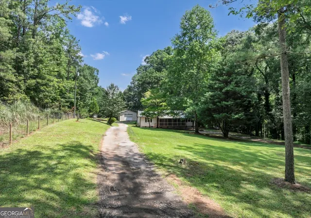 Photo 3 of Single family home for sale at 400 Wyldewoode Dr, Mcdonough, GA 30253 | MLS# 10808613 | Listing updated on 2026-09-18