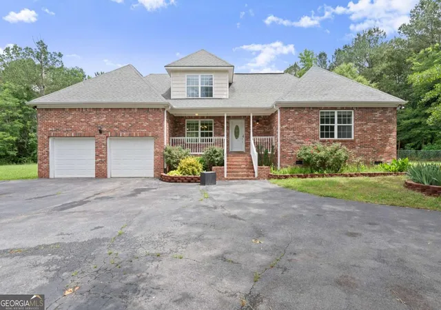 Photo 3 of Single family home for sale at 577 Everett Springs Rd Sw, Calhoun, GA 30701 | MLS# 10775813 | Listing updated on 2026-09-10