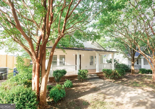 2nd image of 124 E Chappell St, Griffin, GA 30223 | MLS# 10817390