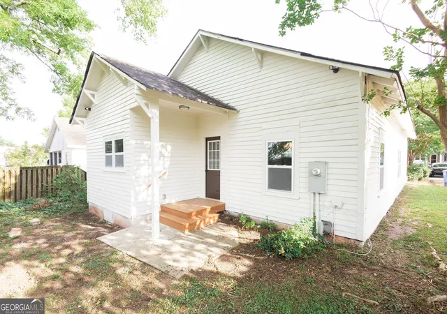 3rd image of 124 E Chappell St, Griffin, GA 30223 | MLS# 10817390