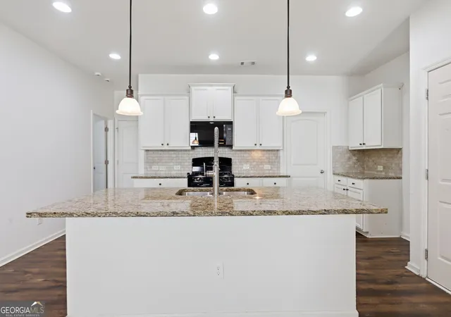 2nd image of 272 Shaw Dr, Acworth, GA 30102 | MLS# 10831982